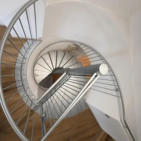 Aignerhof Treppe Ins Gruene *